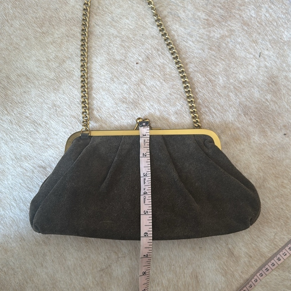 Margot Elegant green genuine Suede kisslock Clutch with Gold Chain - Picture 8 of 12